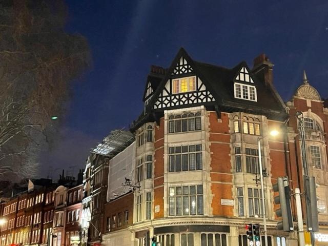 The Apartments Kensington High Street Londra Esterno foto
