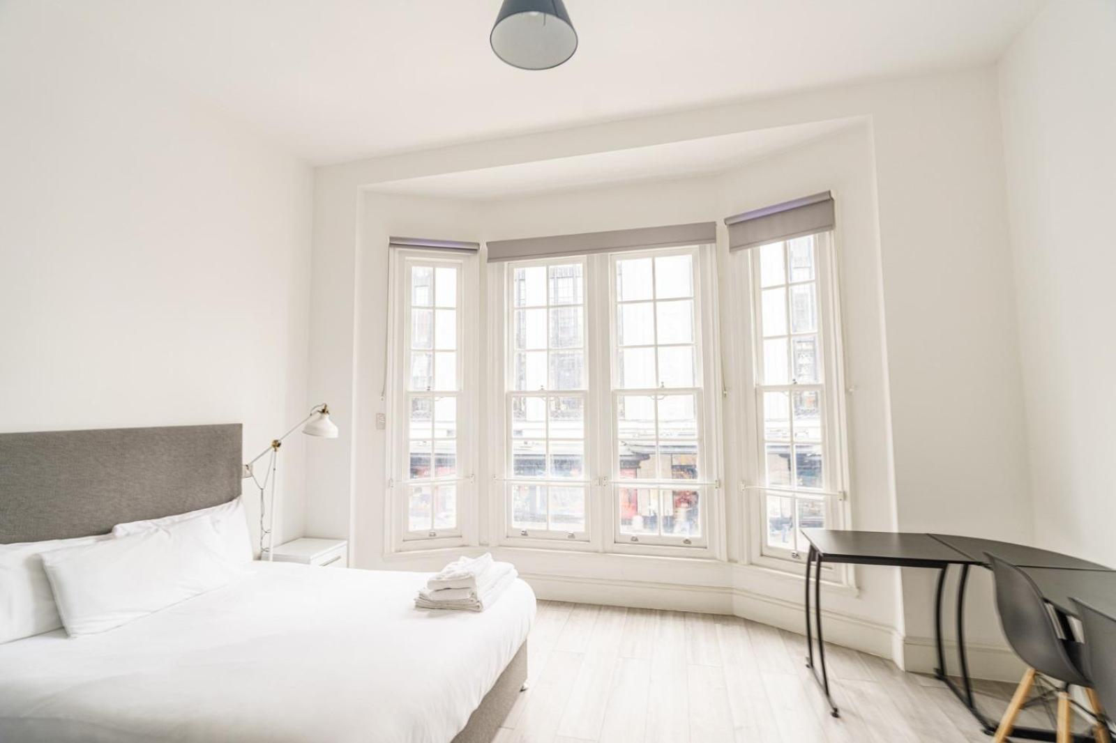 The Apartments Kensington High Street Londra Esterno foto