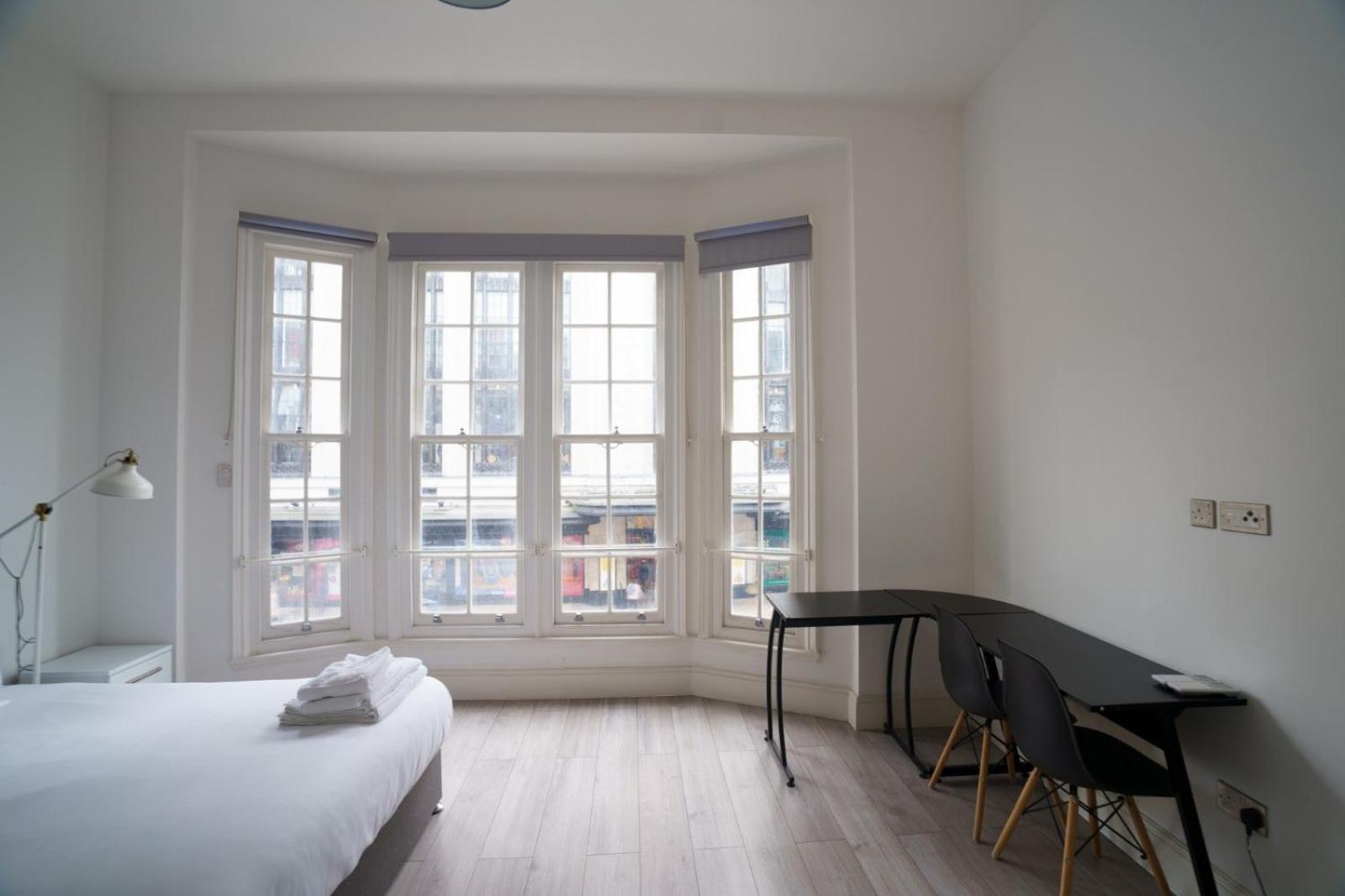 The Apartments Kensington High Street Londra Esterno foto