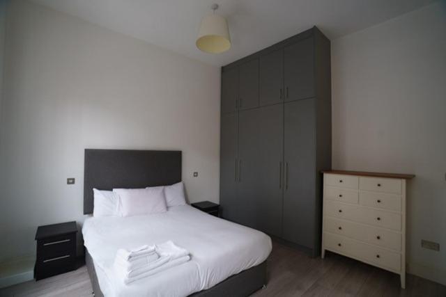 The Apartments Kensington High Street Londra Esterno foto