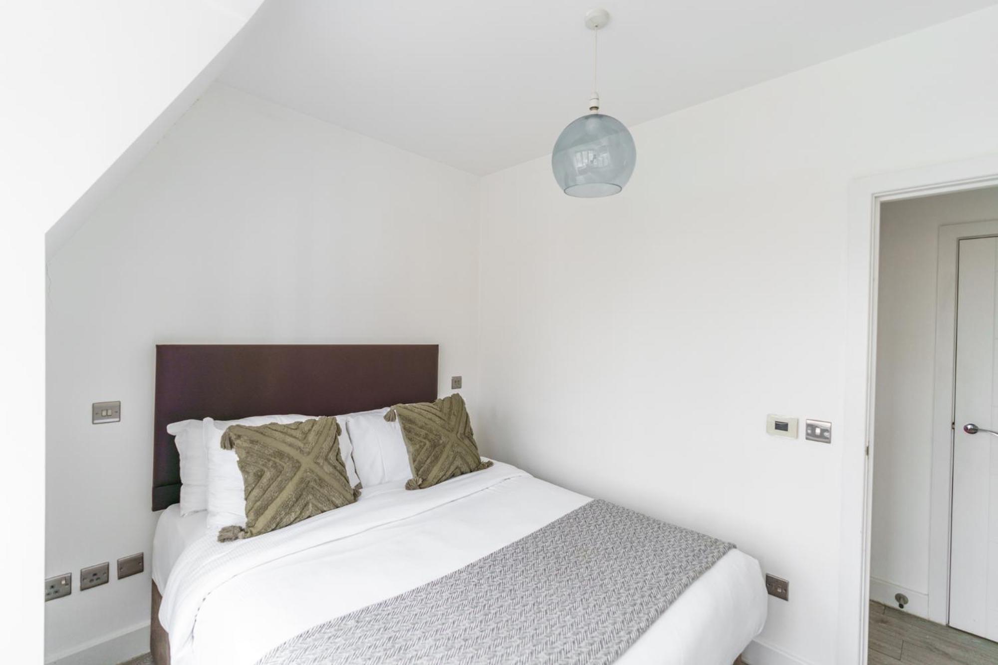 The Apartments Kensington High Street Londra Esterno foto