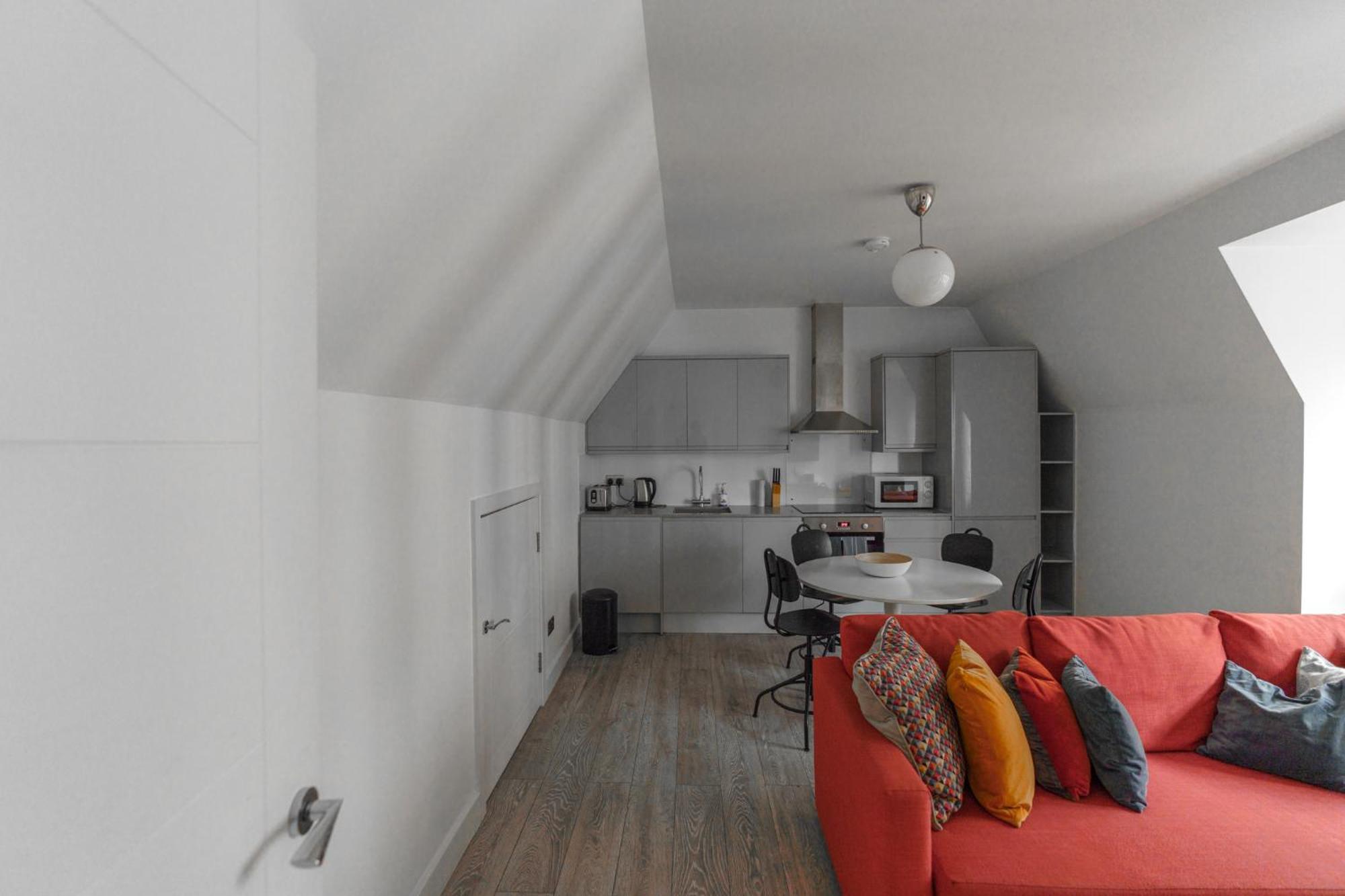 The Apartments Kensington High Street Londra Esterno foto