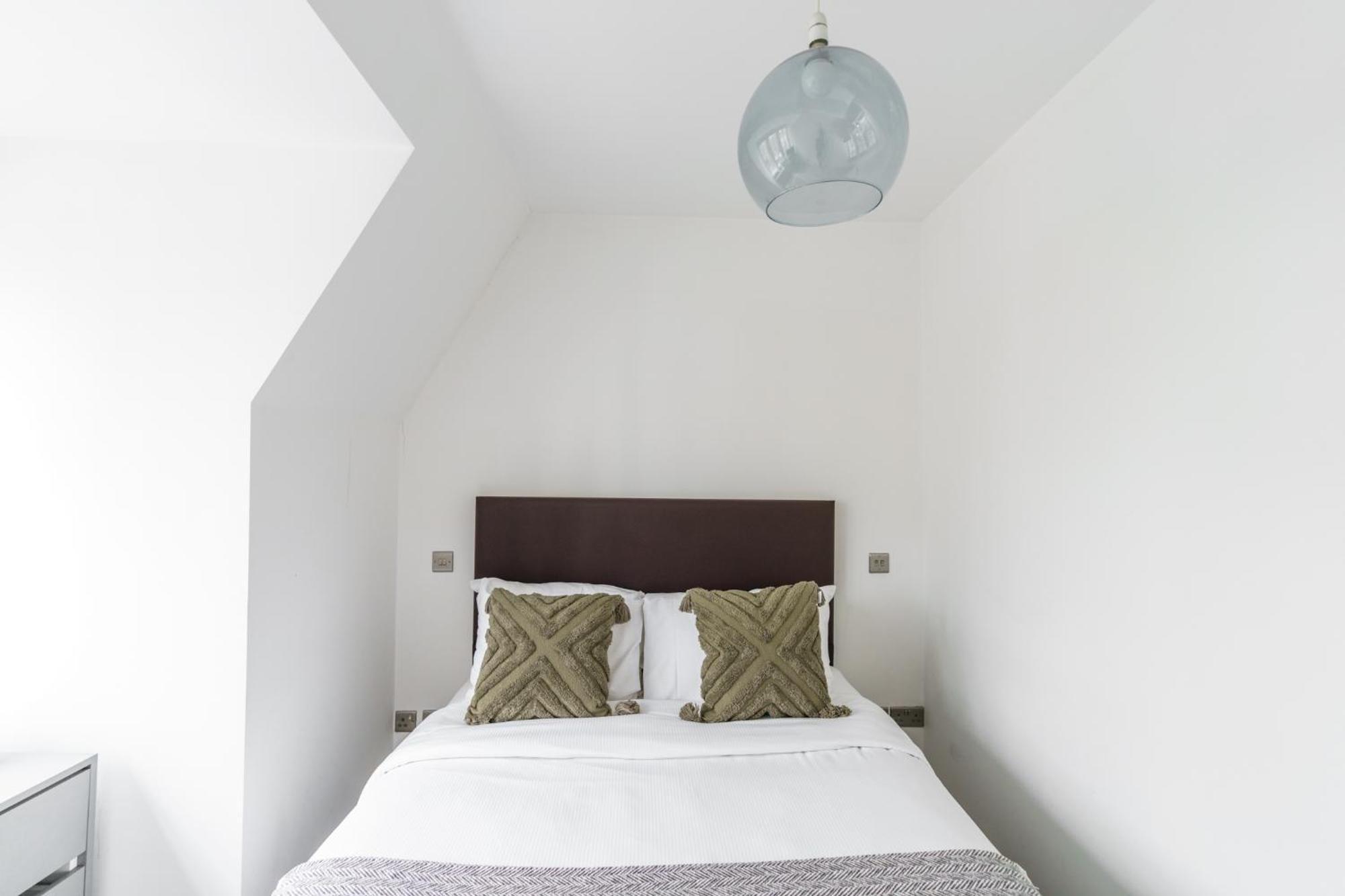 The Apartments Kensington High Street Londra Esterno foto